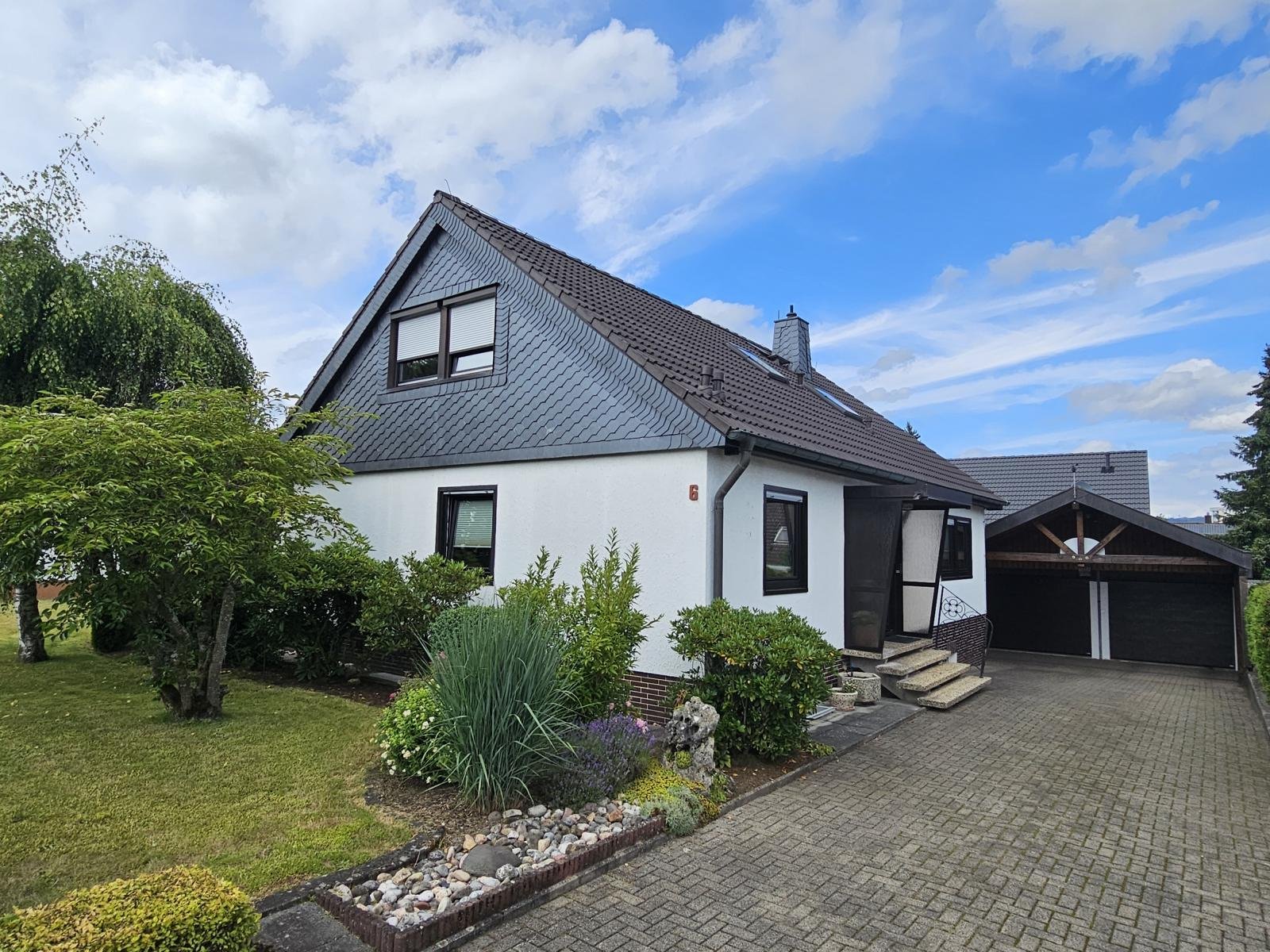 Neustadt bei Coburg: VERKAUFT - Toller Bungalow mit großzügiger Individualität und herrlichem Garten! 