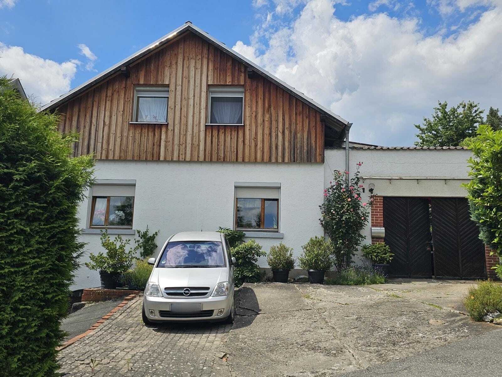 Coburg: VERKAUFT - Ein Kleinod - Wohnen mit Herz! Einfamilienhaus in Coburg mit sichtgeschütztem Garten! 