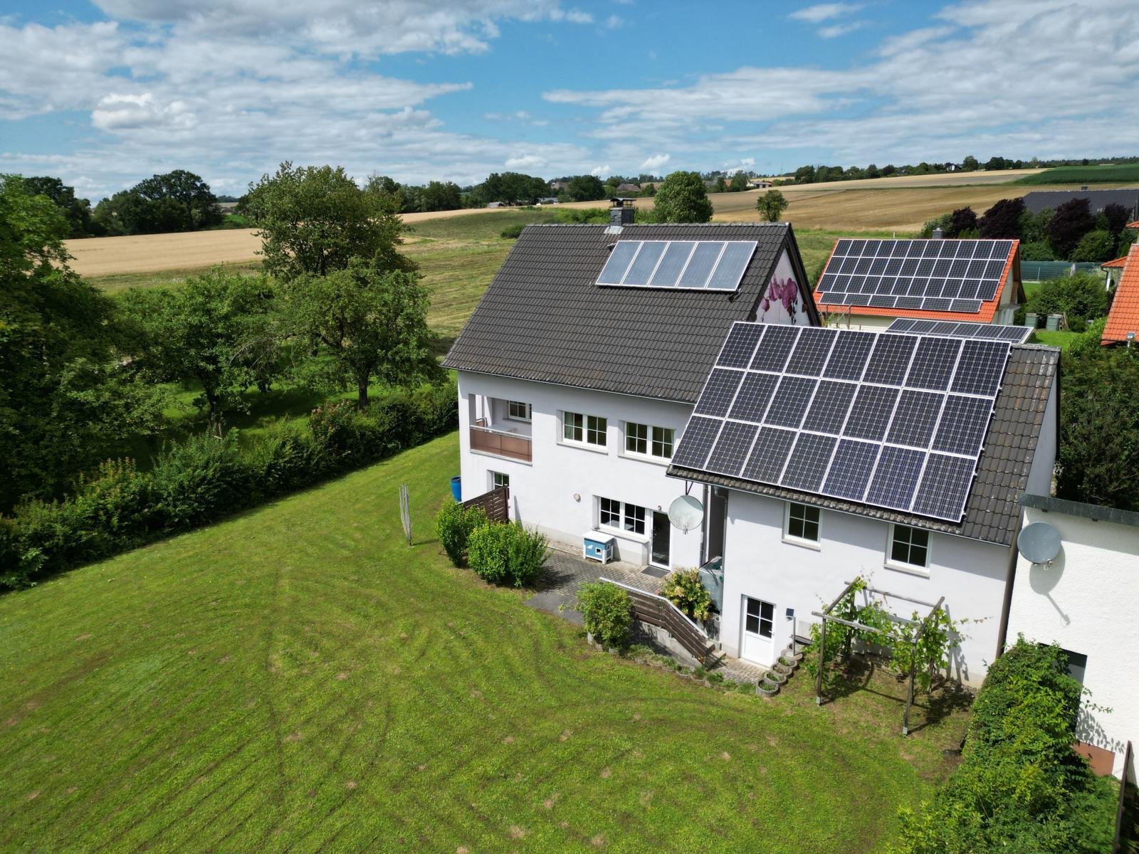 Meeder: VERKAUFT-Genießen Sie die Freiheit in vollen Zügen - attraktives EFH im Grünen! 