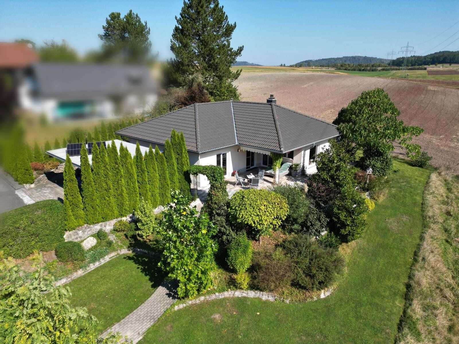 Rödental: VERKAUFT - TOP-Winkel-Bungalow, Bj. 2011, mit Traumgarten, Nähe Waldrand, Energieeffizienzkl.: A 