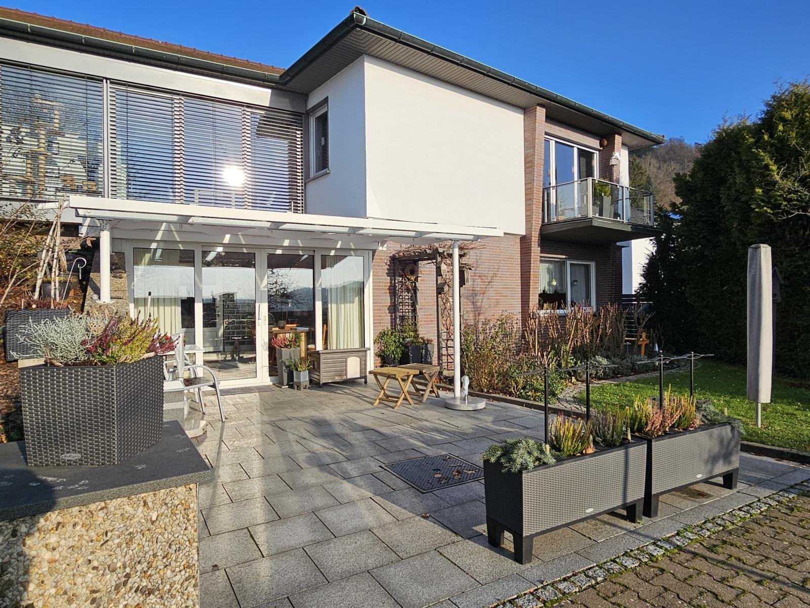 Terrasse und Zugang Einlieger