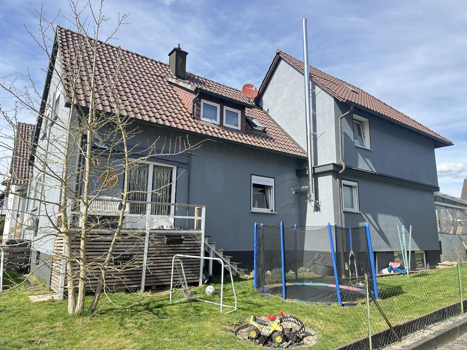 Rödental: RESERVIERT -Liebevoll modernisiertes Wohlfühlzuhause mit Pool und Gartenparadies 