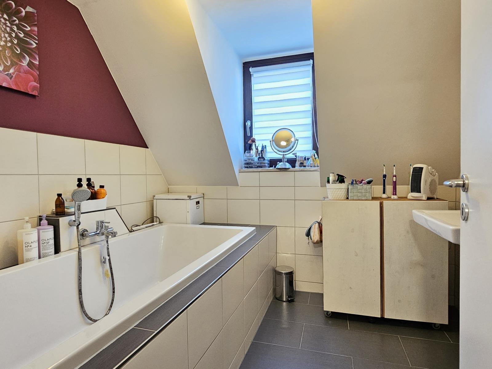 Badezimmer 1 (OG)