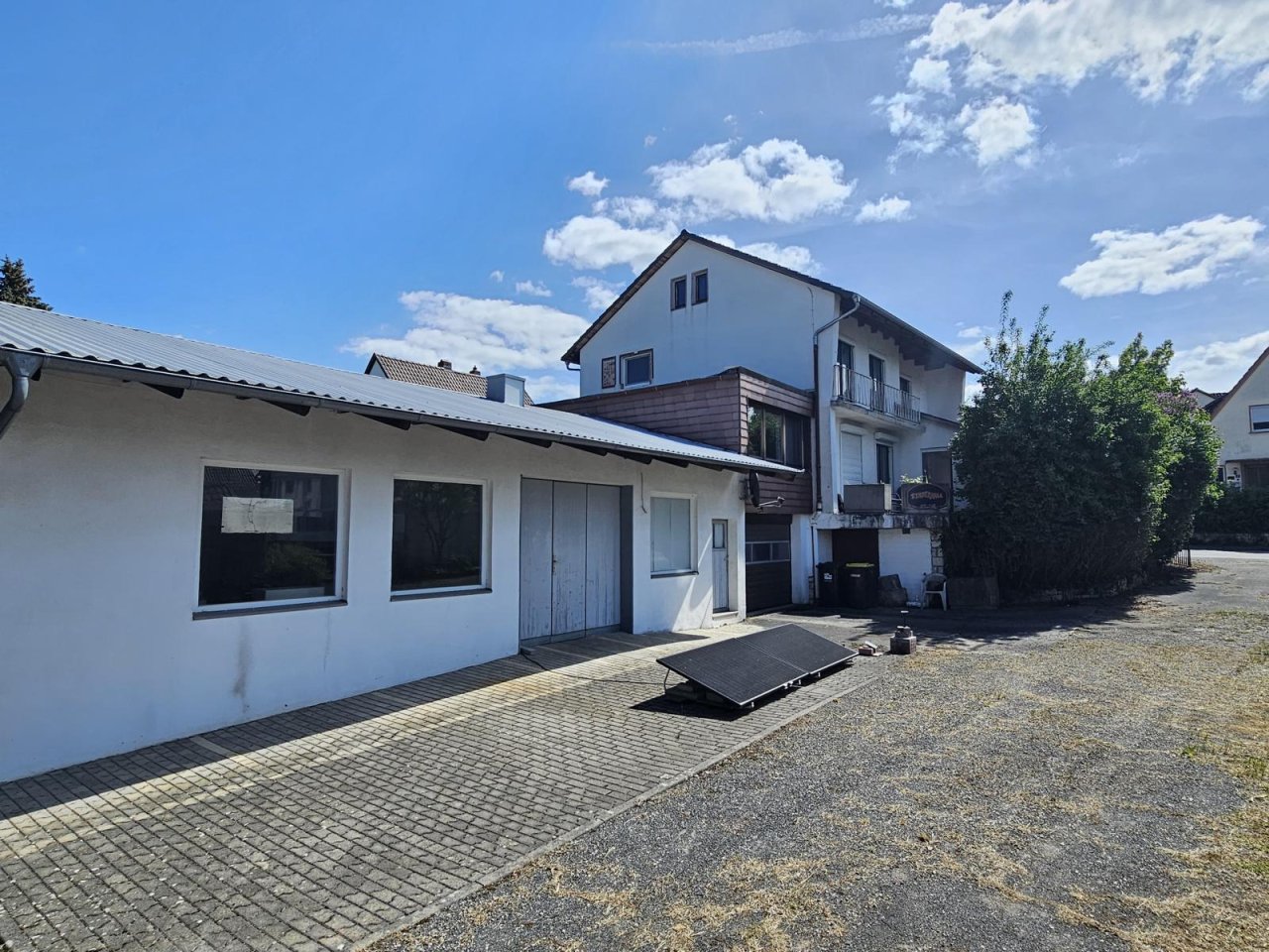 Wohnhaus mit Werkstatt und großem Hofraum