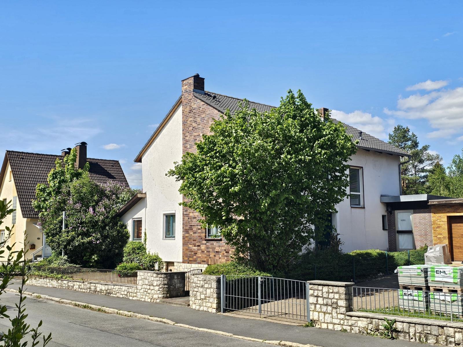 Wohnhaus mit sep. Büro