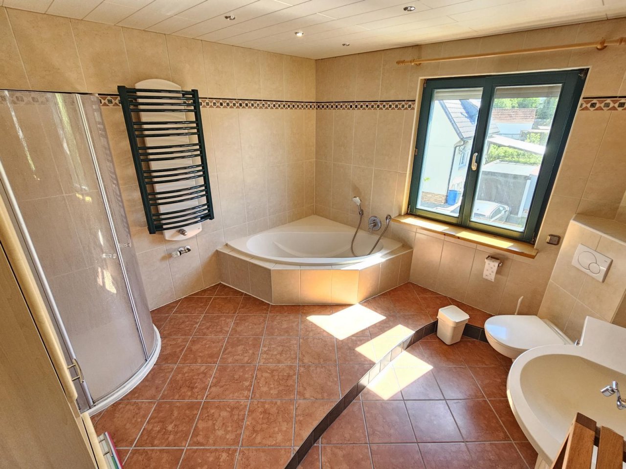 Badezimmer mit Fußbodenheizung!