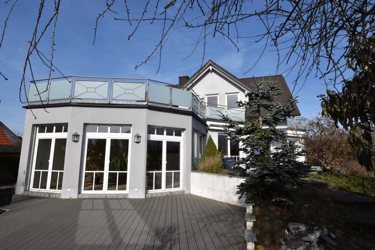 Coburg: Komfortables und großzügiges Einfamilienhaus in toller Lage ! Coburg: Komfortables und großzügiges Einfamilienhaus in toller Lage !