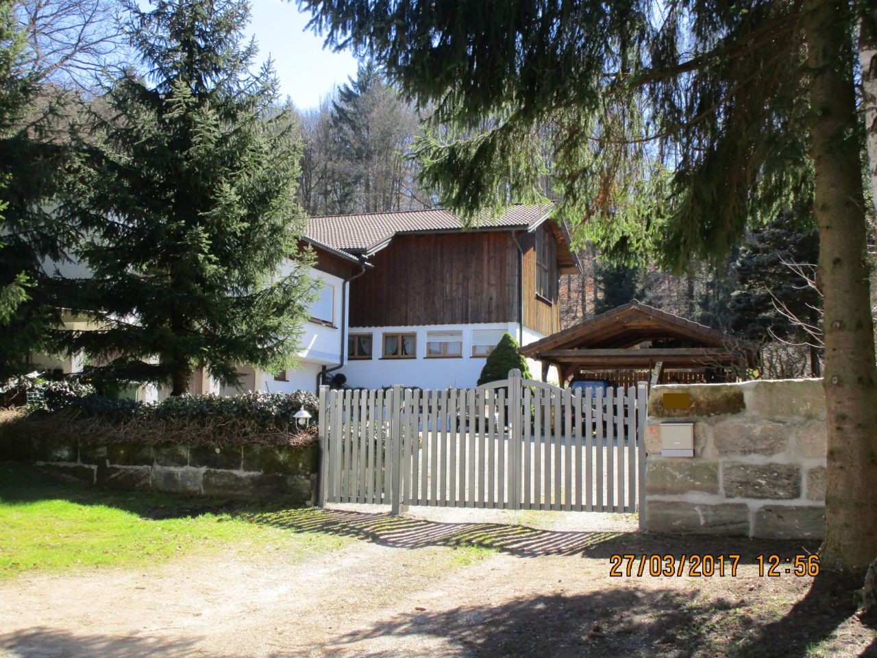 Neustadt bei Coburg: VERKAUFT - Tolles Wohnhaus mit 3 Garagen ! Neustadt bei Coburg: VERKAUFT - Tolles Wohnhaus mit 3 Garagen !