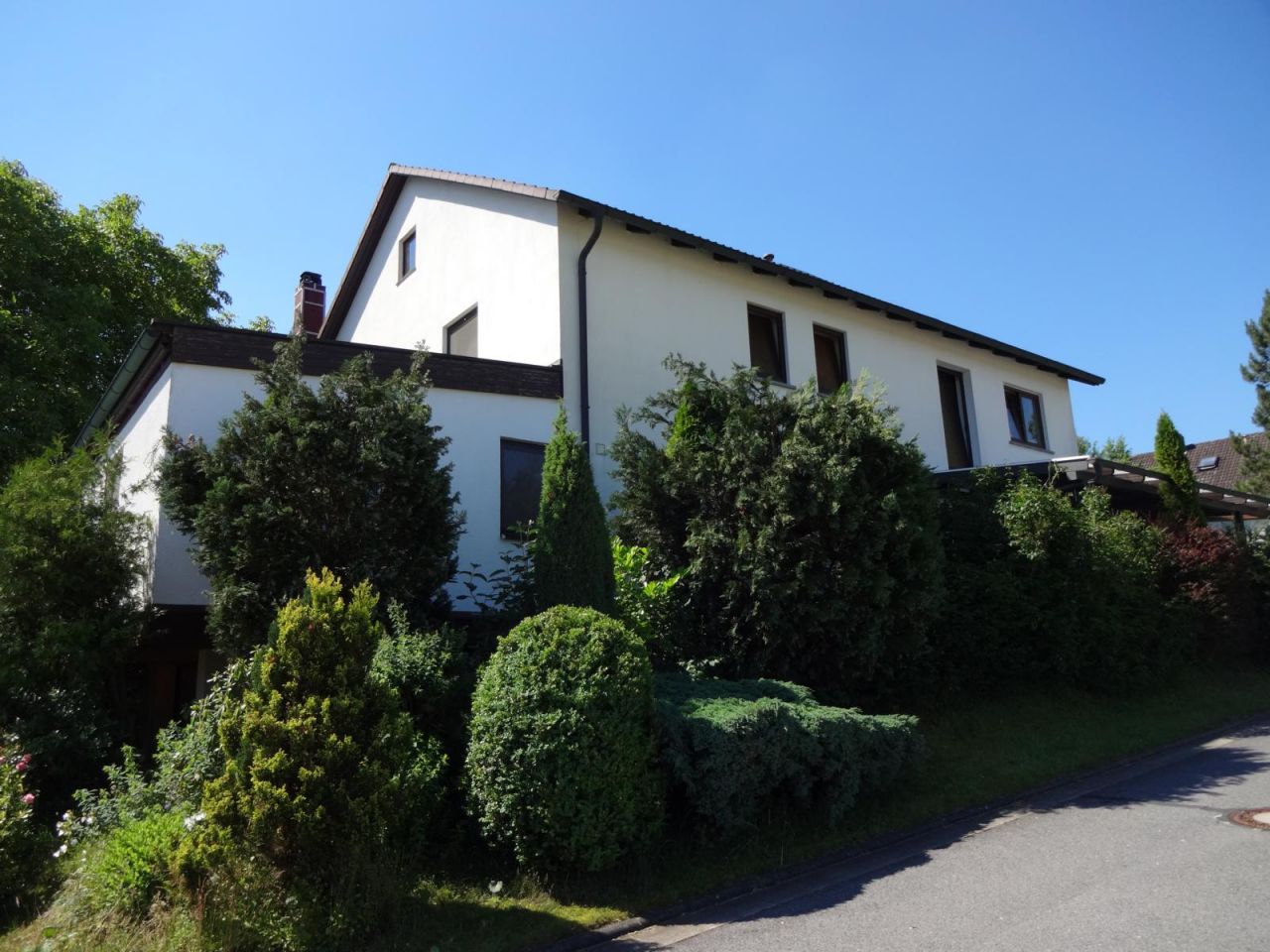 Weitramsdorf: VERKAUFT - Gepflegtes Ein- bis Zweifamilienhaus im Grünen ! Weitramsdorf: VERKAUFT - Gepflegtes Ein- bis Zweifamilienhaus im Grünen !