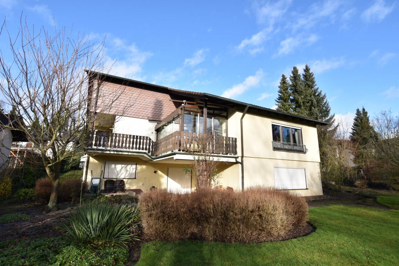 Coburg: Wohlfühl-Bungalow mit Einliegerbereich in guter Stadtlage ! 