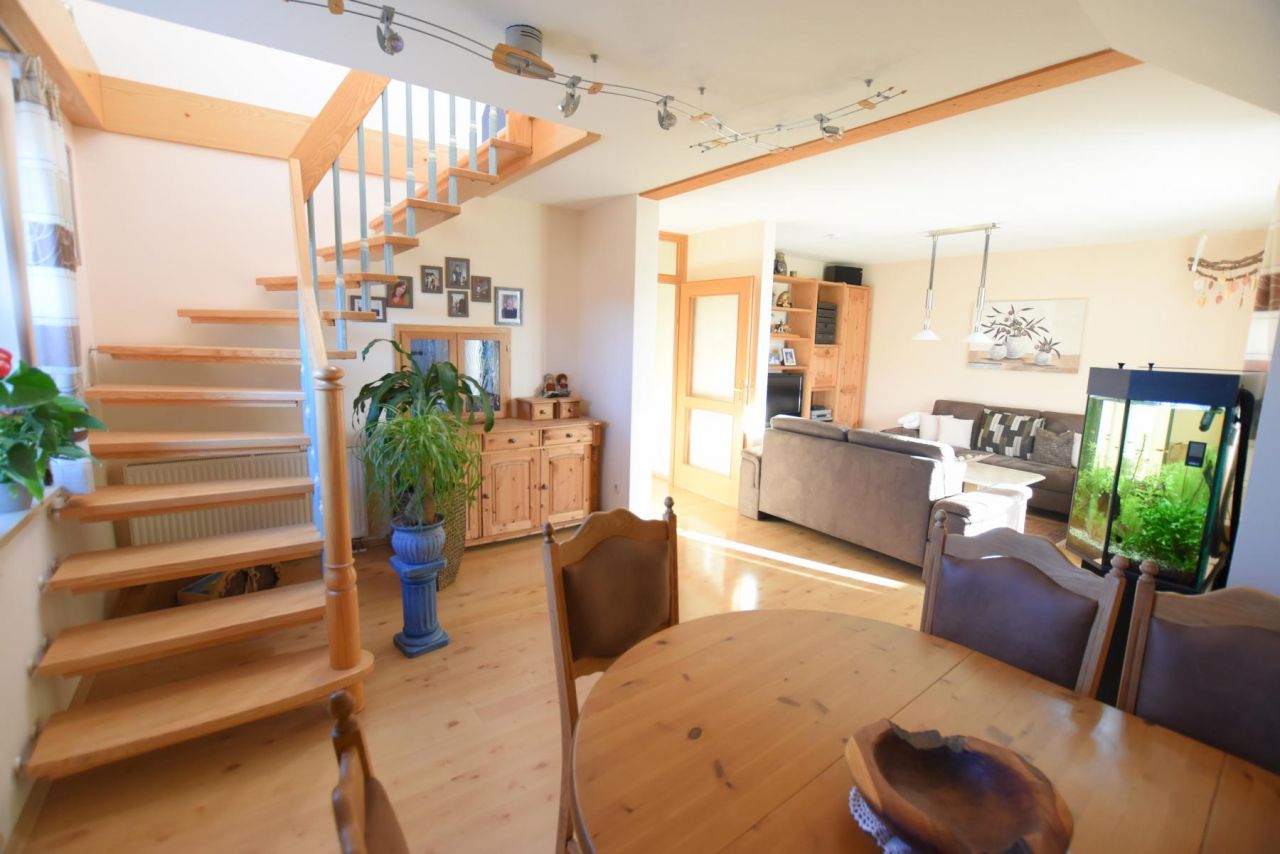Untersiemau OT: Verkauft - Tolle 5-Zimmer-Wohnung über 2 Etagen! Untersiemau OT: Verkauft - Tolle 5-Zimmer-Wohnung über 2 Etagen!