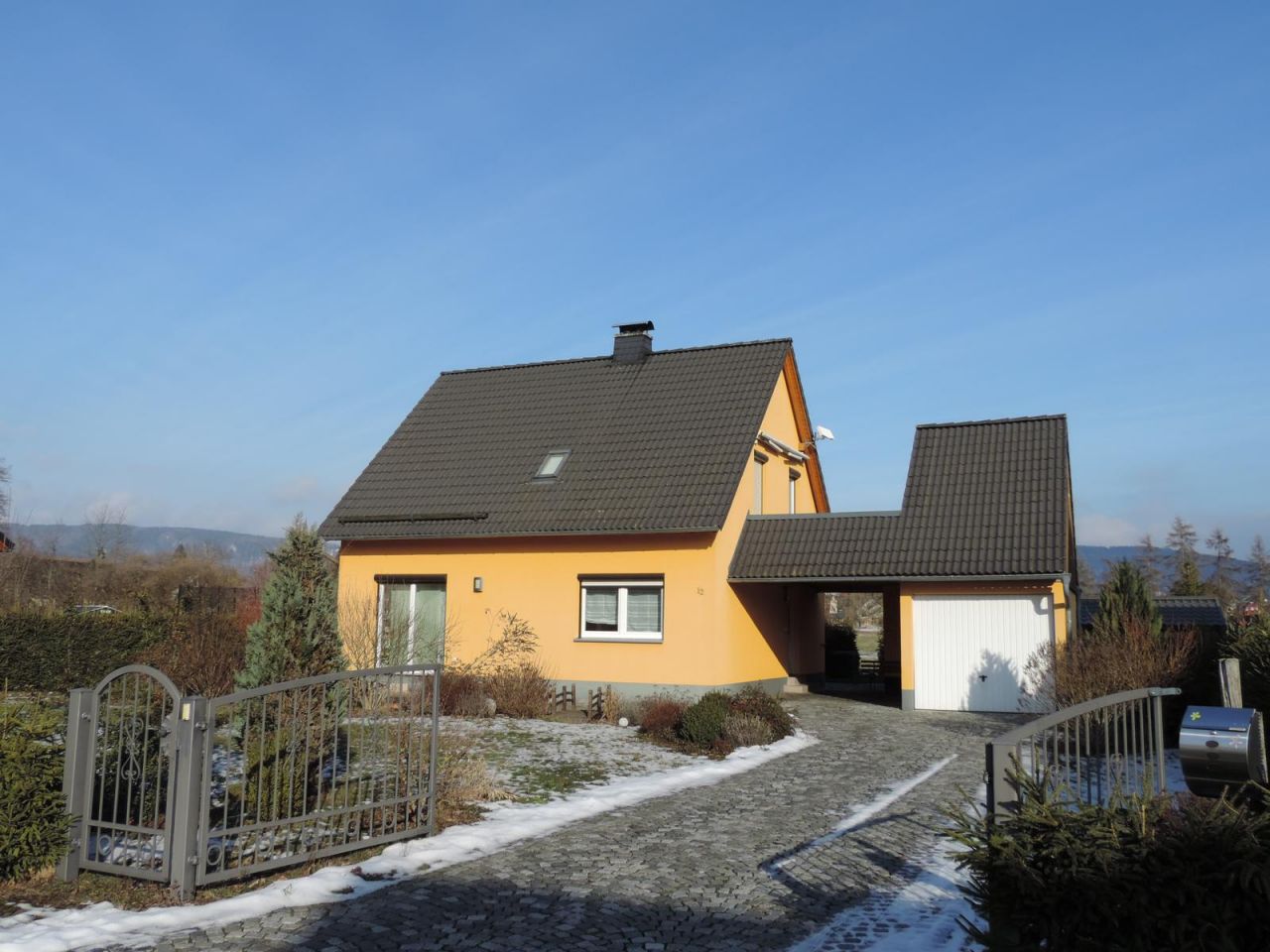 Sonneberg: Verkauft - Attraktives, junges Einfamilienhaus in begehrter Wohnlage! Sonneberg: Verkauft - Attraktives, junges Einfamilienhaus in begehrter Wohnlage!